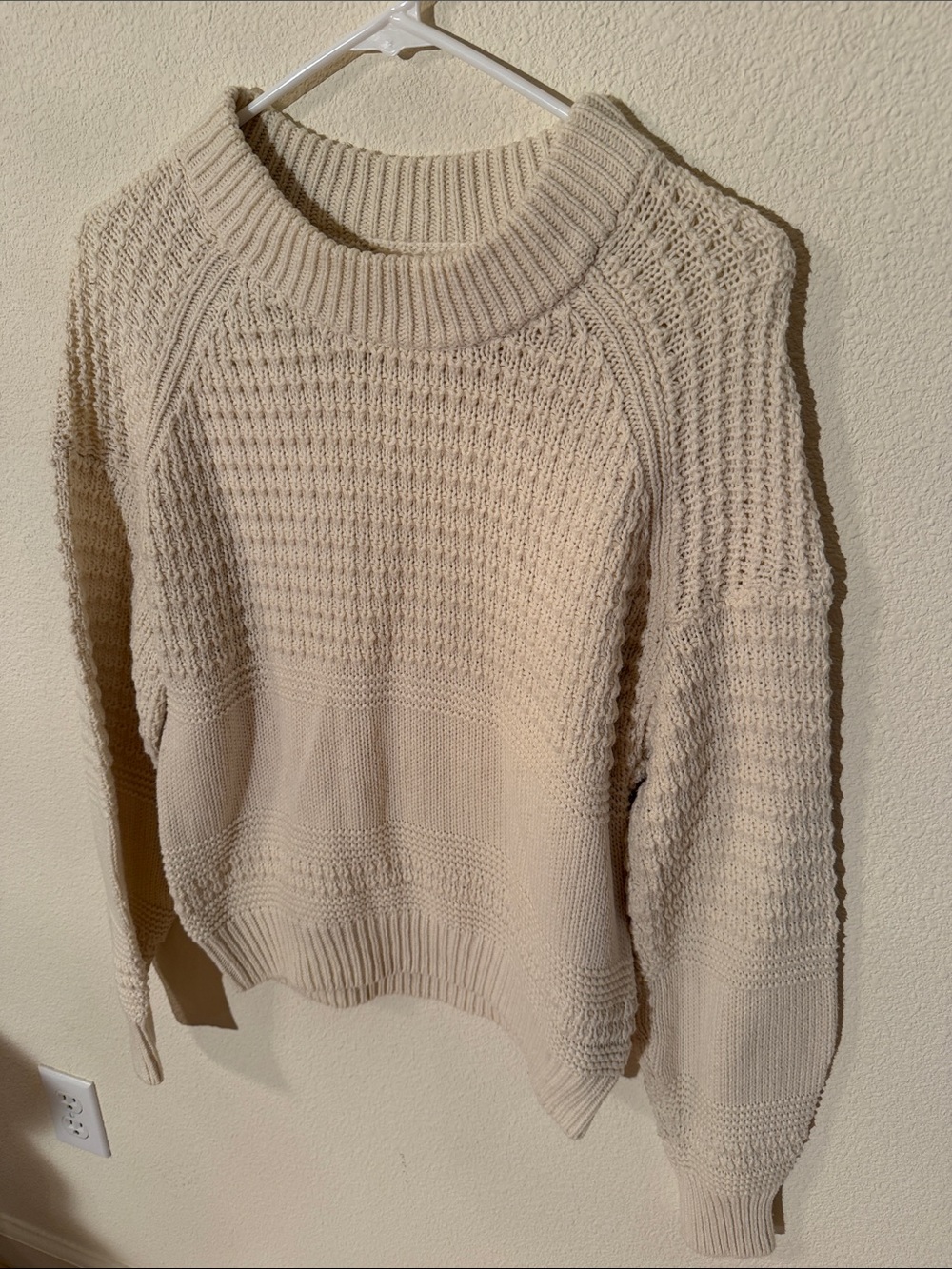 H&M Women’s Cream Knit Sweater - Classic Crewneck